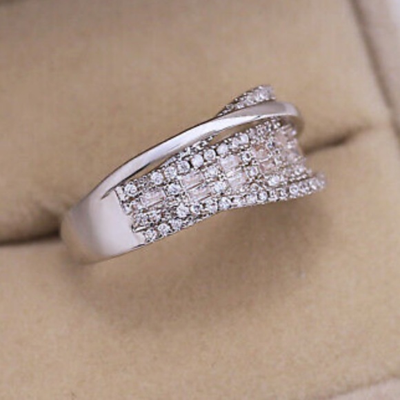 NEW 925 Sterling Silver Beautiful Ring - Picture 3 of 6